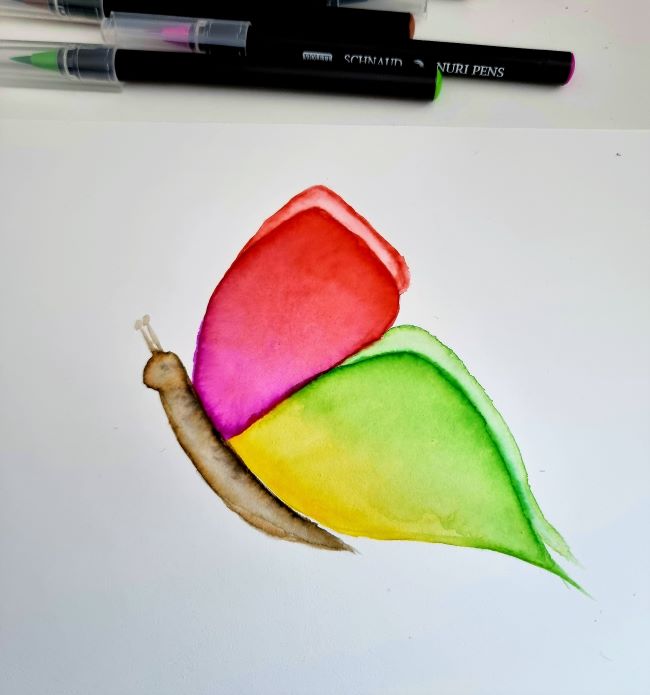 Motýľ maľovanie akvarelovými fixkami