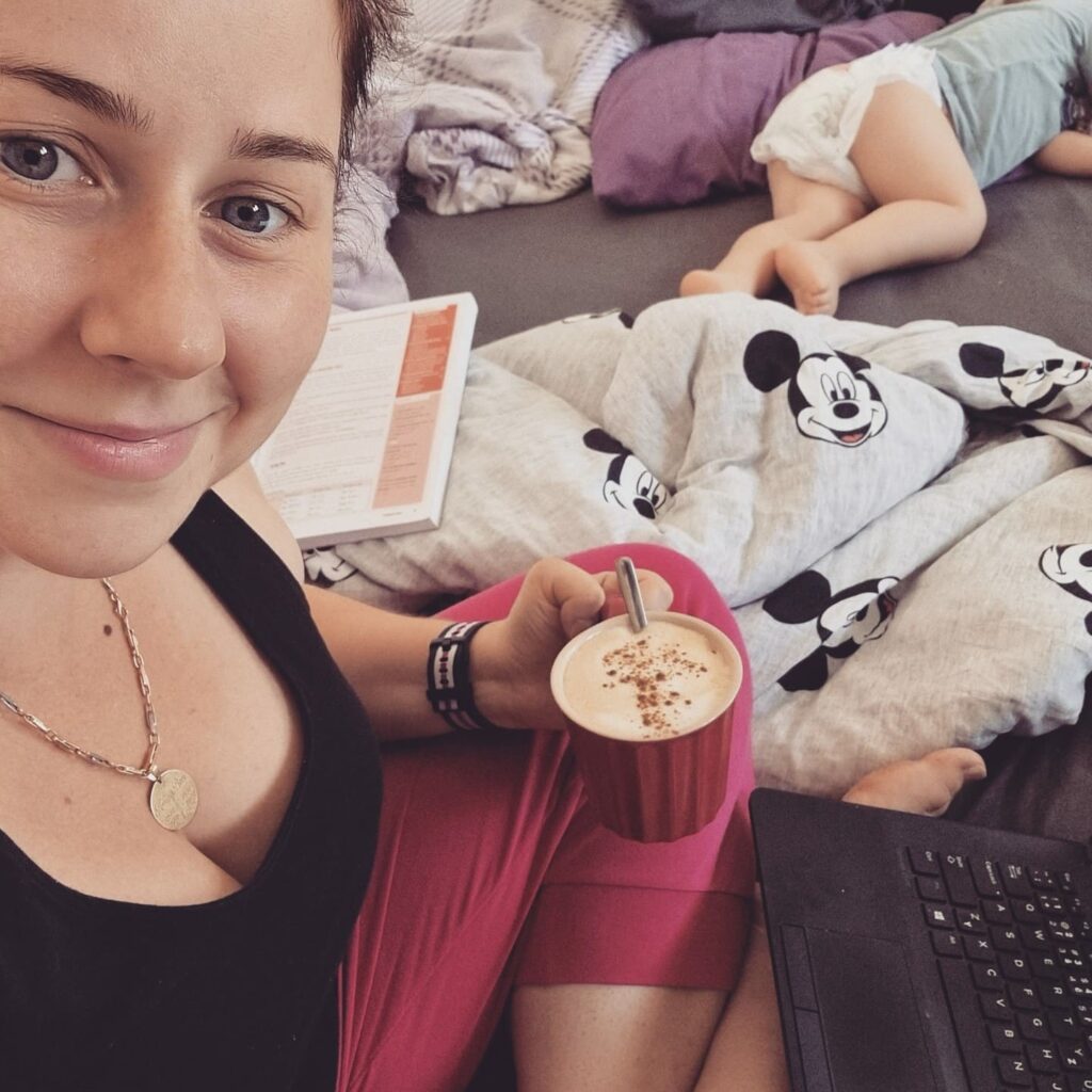 ja-pri-praci Archetyp produktivity: Mama plánuje a organizuje svoj deň. práca popri deťoch